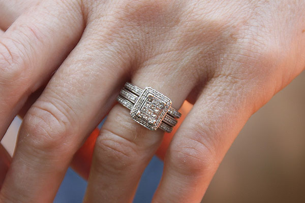 结婚戒指戴哪个手指 不同手指戴戒指的含义