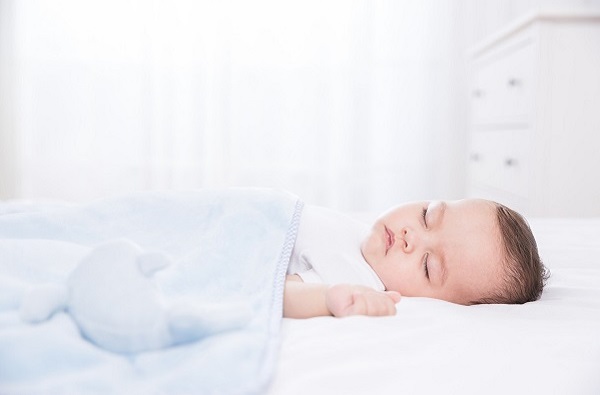 婴儿睡觉冷的表现 熟睡如何判断孩子冷热