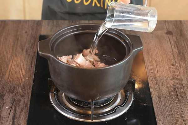 清炖鸡汤的家常做法 如何做清炖鸡汤