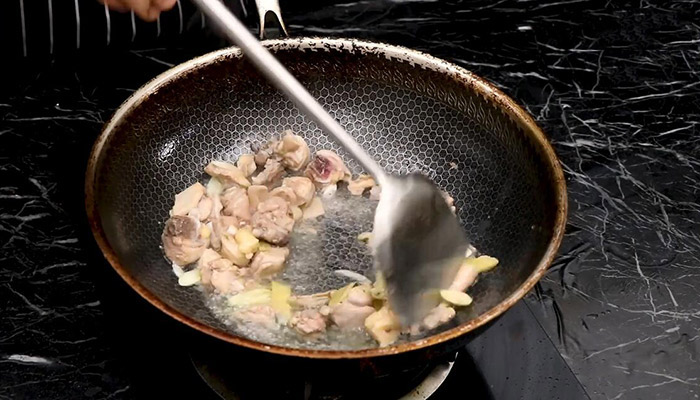 口蘑炖鸡怎么做好吃 口蘑炖鸡的家常做法