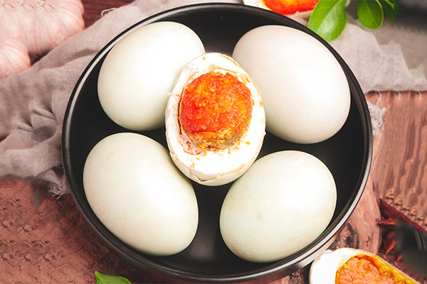 正宗咸鸡蛋的腌制方法 怎样腌咸鸡蛋