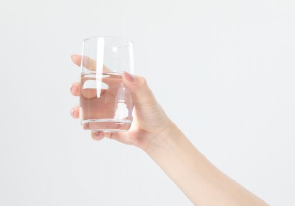 人一天要喝多少水 健康喝水需要注意什么