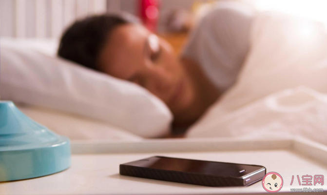 睡觉时手机放多远没辐射 手机辐射会致癌吗
