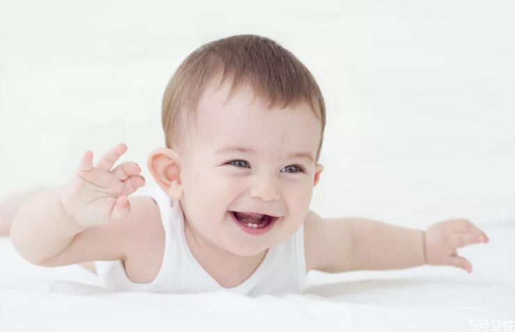 宝宝长牙慢是什么原因 宝宝长牙吃哪些东西好