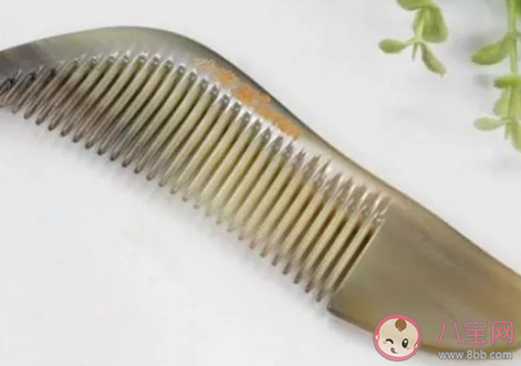 梳子上有一股头油的味道怎么洗 哪种梳子梳头发最好