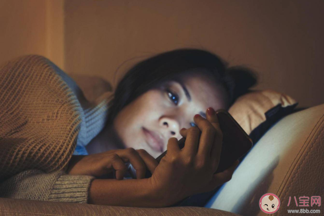 睡觉时手机放多远没辐射 手机辐射会致癌吗