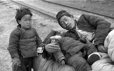 中国1942年大饥荒是什么样子?真实历史照片看到人辛酸