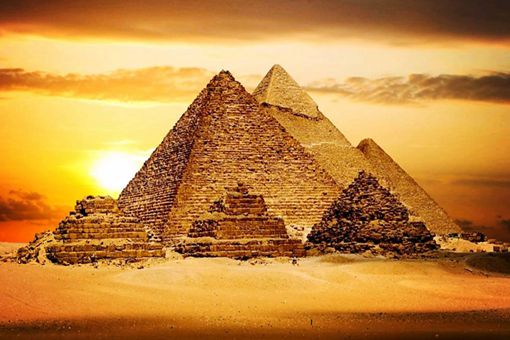 埃及金字塔是如何建造而成的?历史学家给出了很多不同的设想