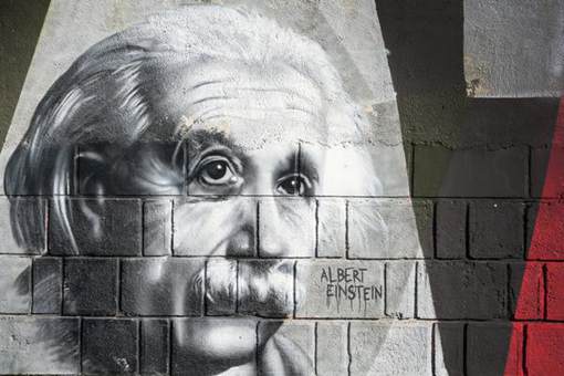 物理学家杨振宁与爱因斯坦有什么关系?杨振宁对我国有哪些贡献?