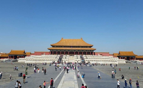 北京故宫是历史上哪个朝代建的?是谁建的?花了多久?